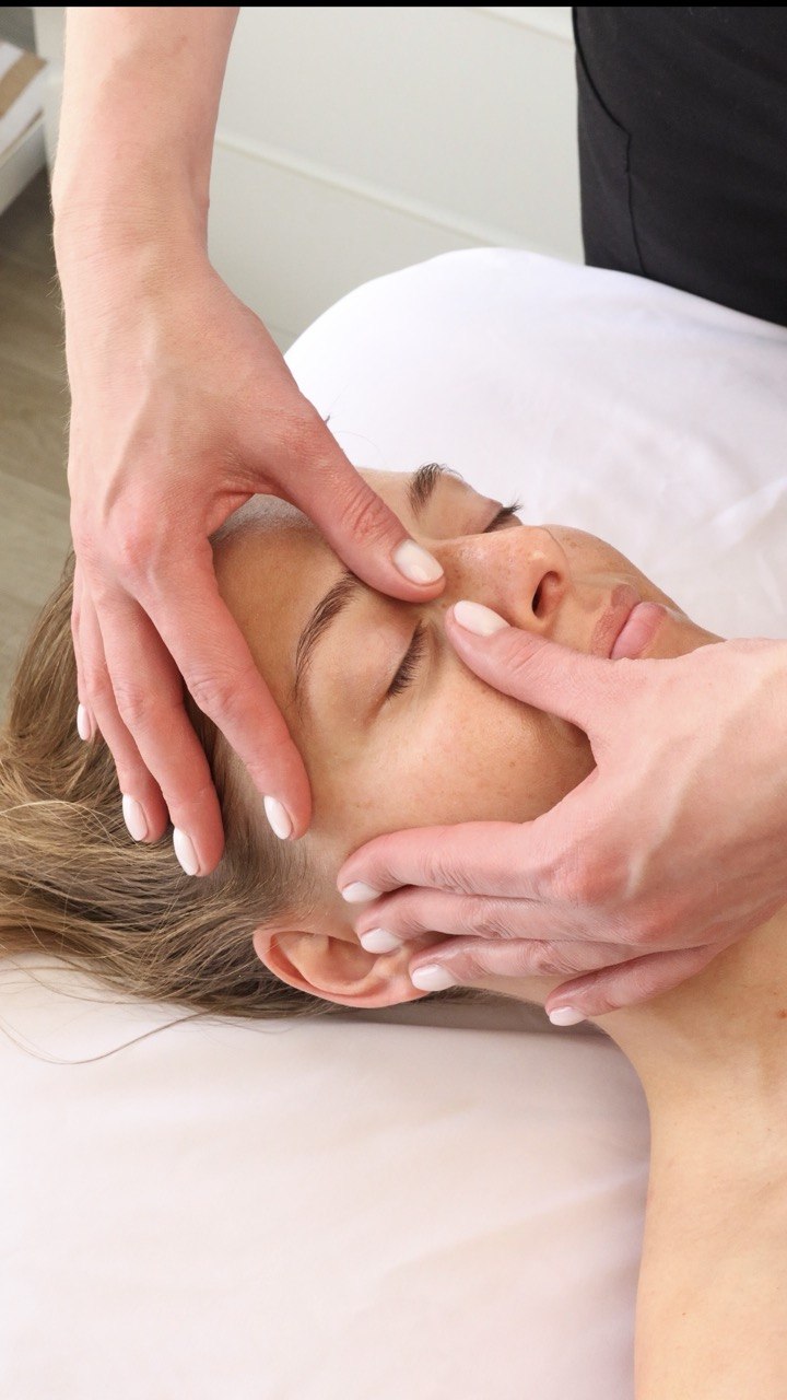 Myofascial face massage technique