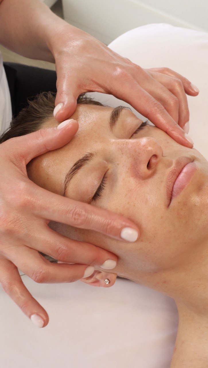 Total Face Relax massage technique